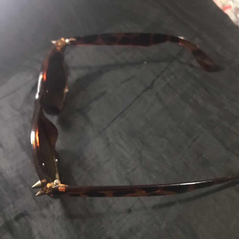SUNGLASSES (2 styles) - Picture 4 of 6
